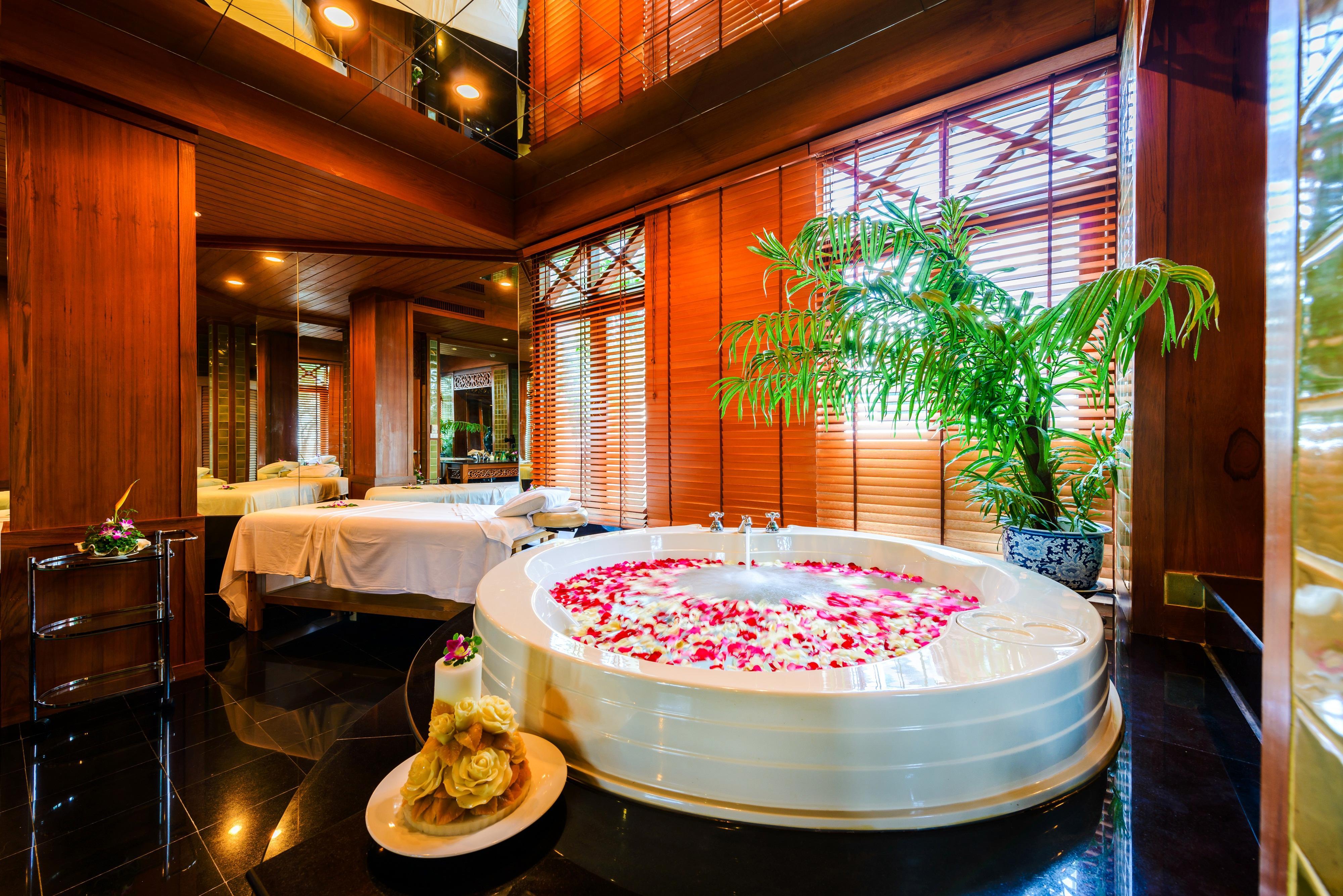 Andaman Seaview, Karon Beach - Sha Plus Exterior photo