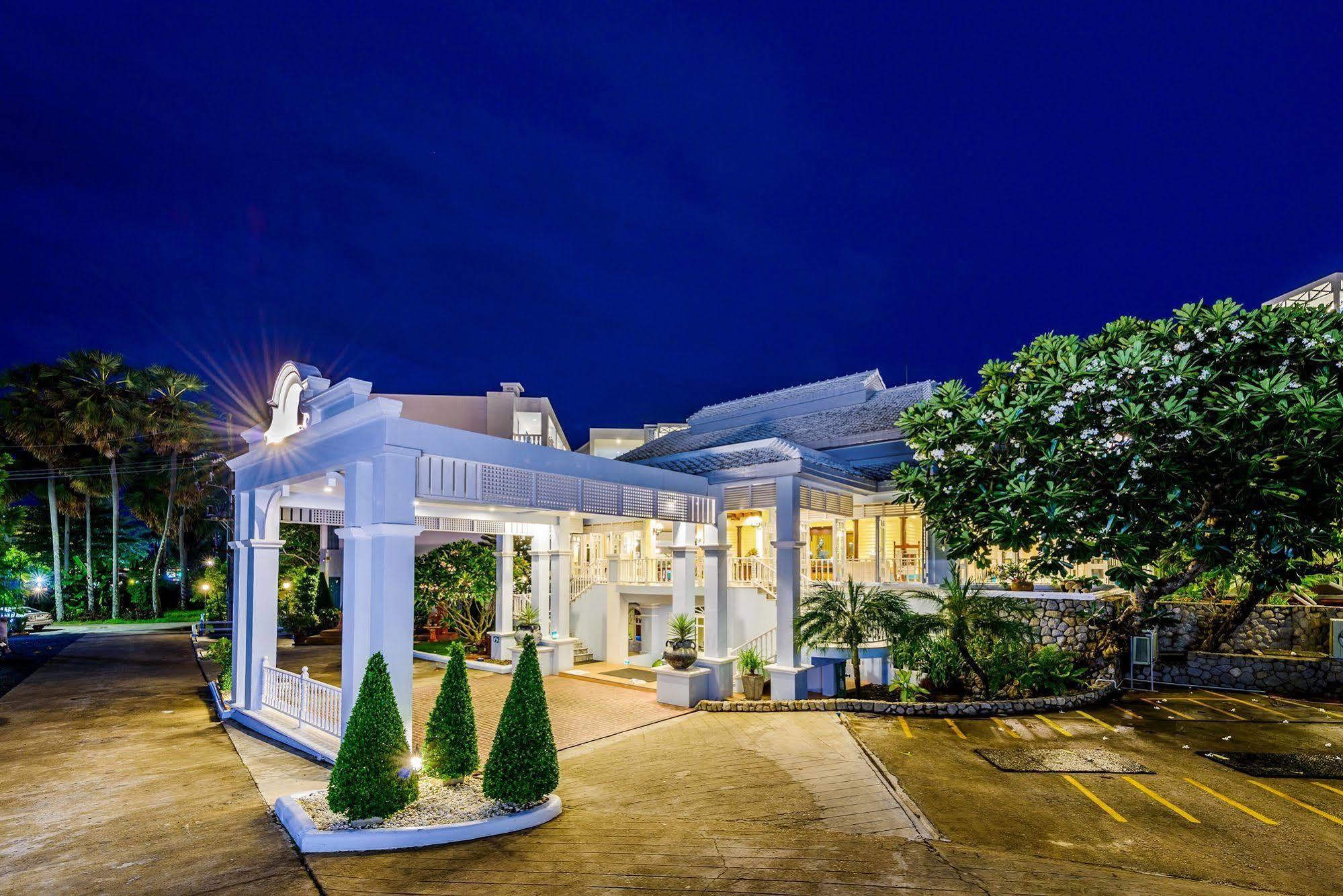 Andaman Seaview, Karon Beach - Sha Plus Exterior photo