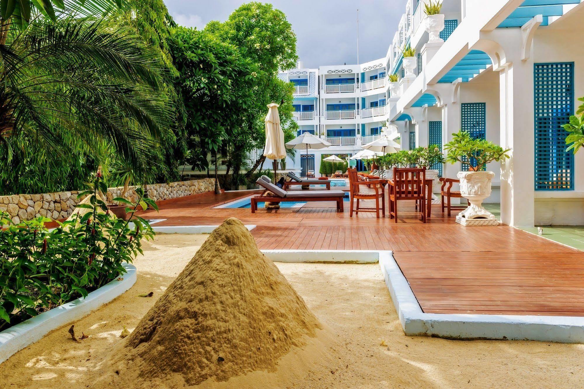 Andaman Seaview, Karon Beach - Sha Plus Exterior photo
